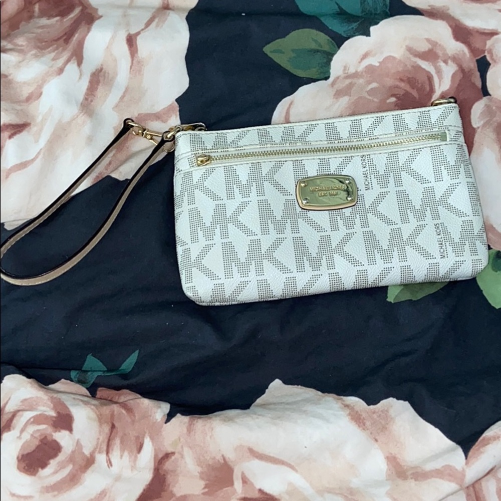 Micheal Kors Wristlet